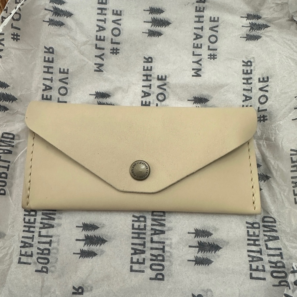 Portland Leather Mini Zip Wallet in Bone